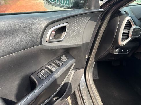 Used 2020 Kia Soul LX image 15