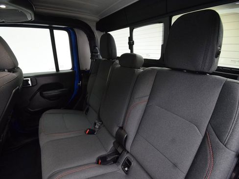 Used 2025 Jeep Gladiator Rubicon w/ Convenience Group image 24