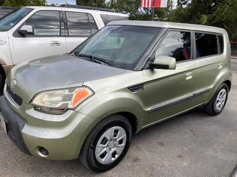 Used 2010 Kia Soul + FWD image 1