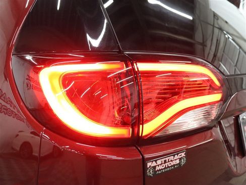 Used 2020 Chrysler Pacifica Limited FWD image 9