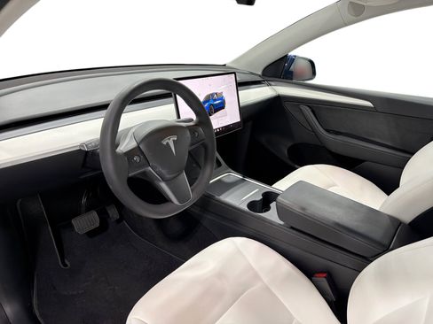 Certified 2023 Tesla Model Y Long Range AWD/4WD image 9