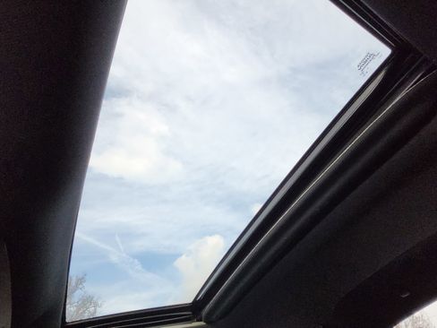 Used 2020 Toyota Tacoma Limited image 2