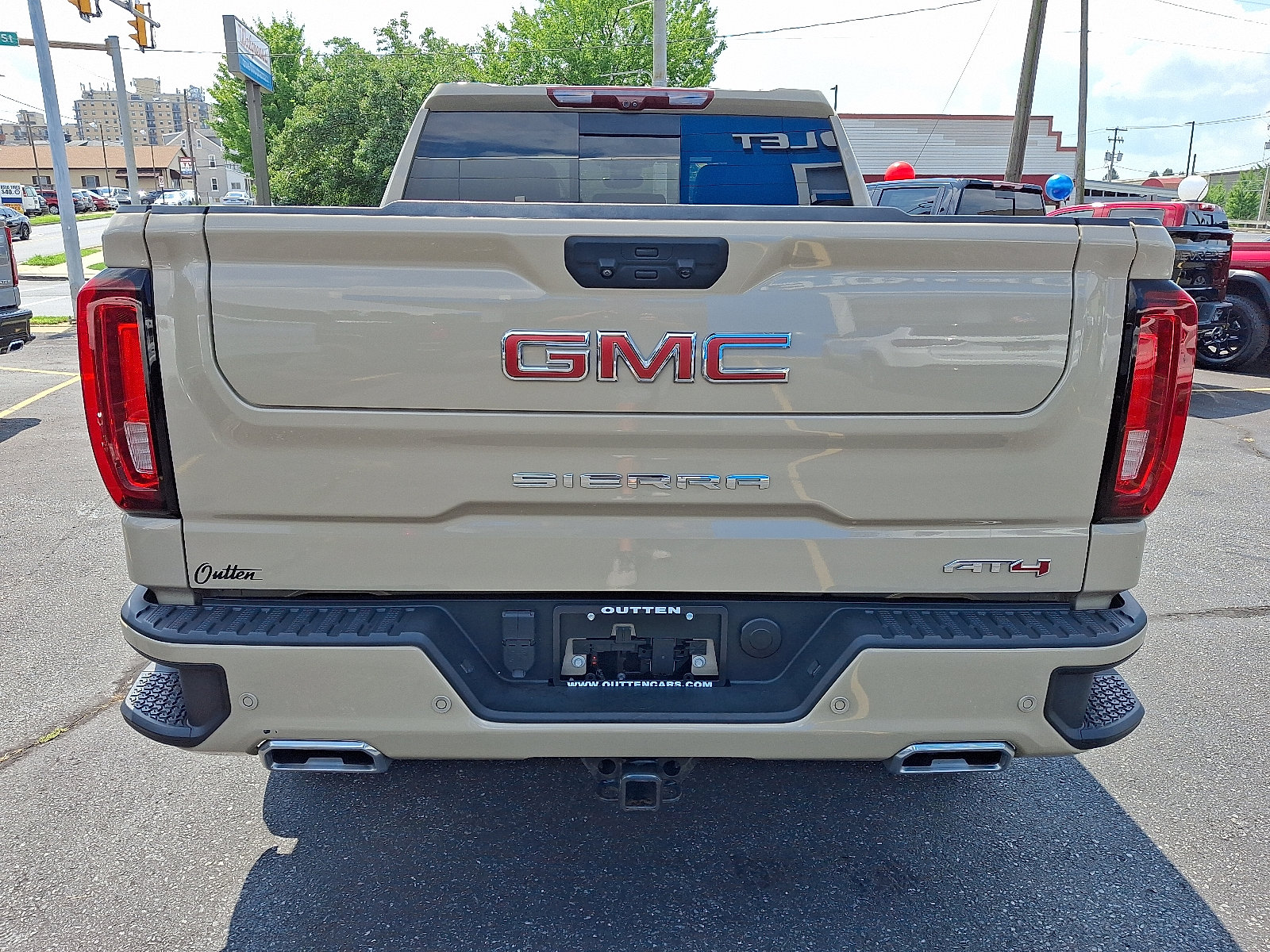 Used 2023 GMC Sierra 1500 AT4 w/ Technology Package AWD/4WD image 4