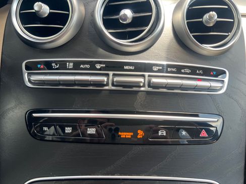 Certified 2022 Mercedes-Benz GLC 300 image 30
