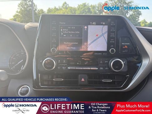 Used 2021 Toyota Highlander XLE AWD/4WD image 8