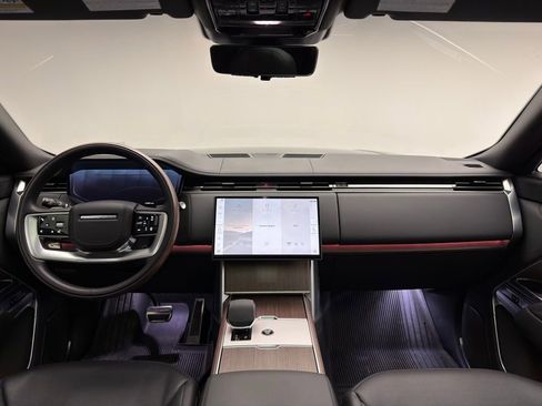 Used 2024 Land Rover Range Rover Long Wheelbase Autobiography image 9