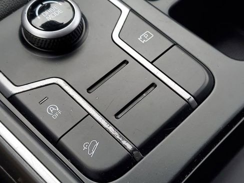 Used 2023 Kia Sorento LX image 19