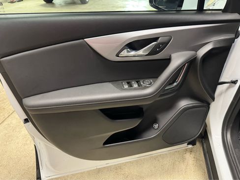 Certified 2025 Chevrolet Blazer LT w/ Convenience Package image 17