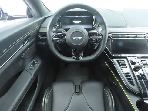 Used 2025 Aston Martin V8 Vantage Coupe image 10