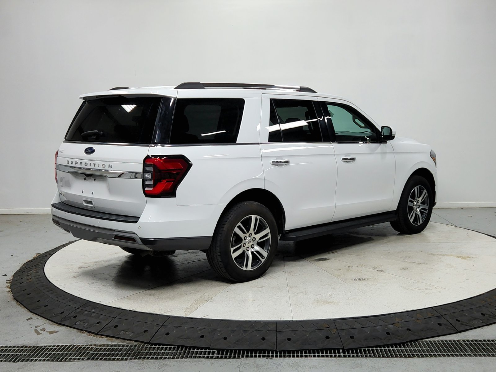 Used 2024 Ford Expedition Limited RWD image 8