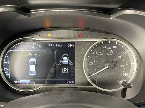 Used 2025 Nissan Versa SV w/ Trunk Package FWD image 27
