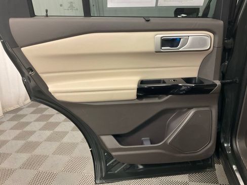 Used 2023 Ford Explorer Platinum w/ Technology Package AWD/4WD image 32