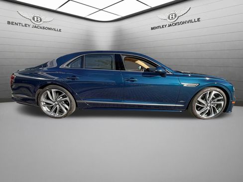 Used 2025 Bentley Flying Spur Plug-In Hybrid AWD/4WD image 8