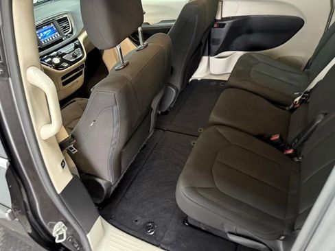 Used 2020 Chrysler Pacifica Touring w/ Cold Weather Group image 28