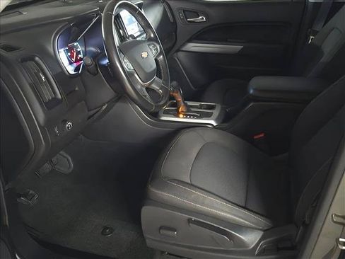 Used 2018 Chevrolet Colorado LT w/ LT Convenience Package RWD image 11