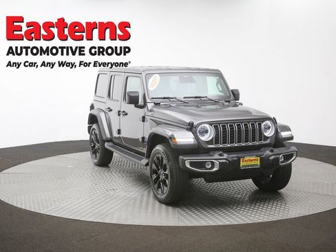 Used 2025 Jeep Wrangler Unlimited Sahara AWD/4WD image 46
