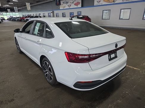 Used 2025 Volkswagen Jetta Sport FWD image 4