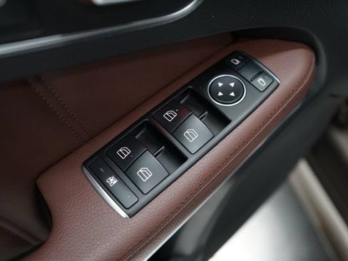 Used 2014 Mercedes-Benz E 250 BlueTEC 4MATIC Sedan image 11