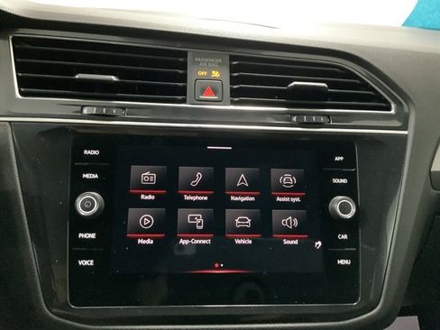 Used 2023 Volkswagen Tiguan SE R-Line FWD image 27