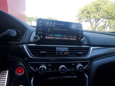 Used 2018 Honda Accord Sport image 15