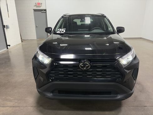 Used 2025 Toyota RAV4 LE AWD/4WD image 8