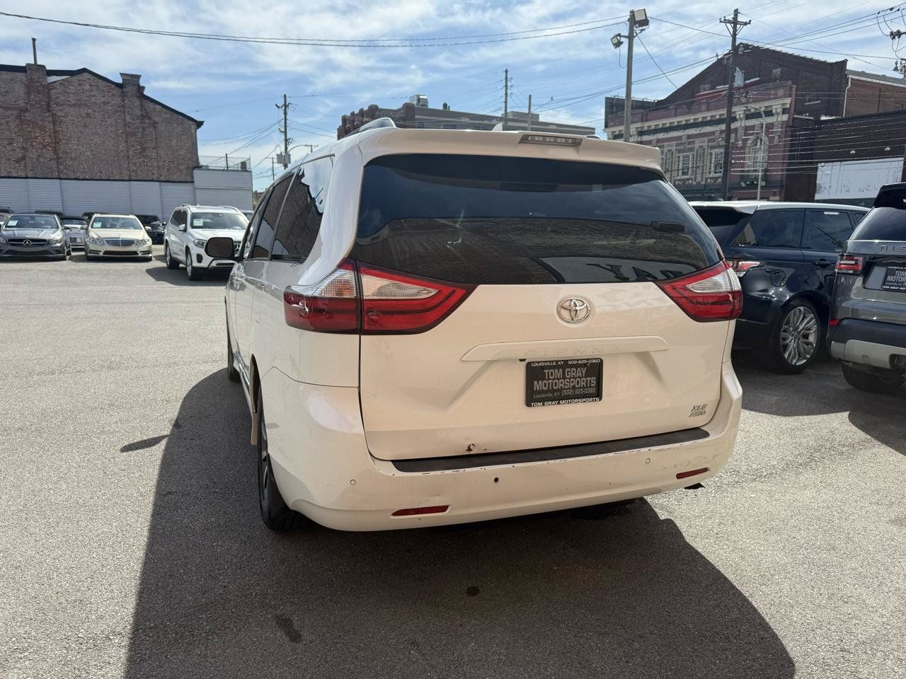Used 2018 Toyota Sienna XLE Premium AWD/4WD image 4