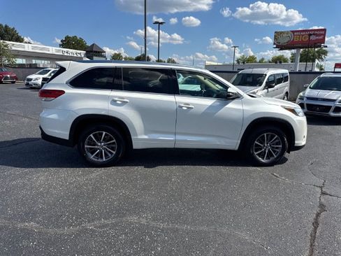 Used 2018 Toyota Highlander XLE FWD image 6