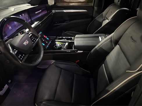 Used 2025 Cadillac Escalade Premium Luxury image 11