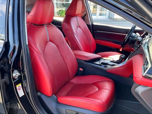 Used 2019 Toyota Camry XSE w/ Navigation Package FWD image 7