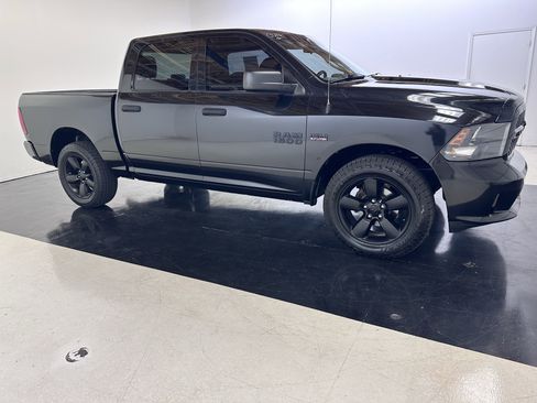 Used 2017 RAM 1500 Express w/ Black Ram 1500 Express Group image 16