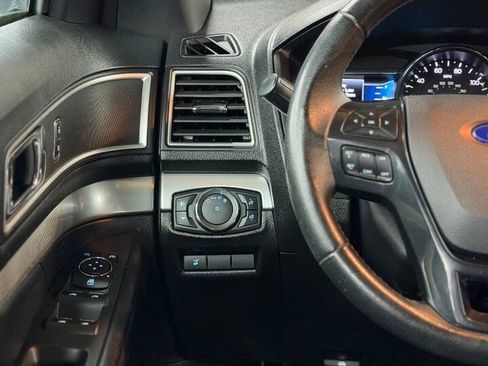 Used 2017 Ford Explorer XLT w/ Equipment Group 201A AWD/4WD image 17