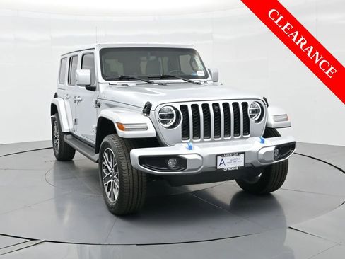 Used 2022 Jeep Wrangler Unlimited Sahara image 4