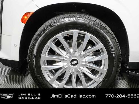 Used 2022 Cadillac Escalade ESV Premium Luxury image 43