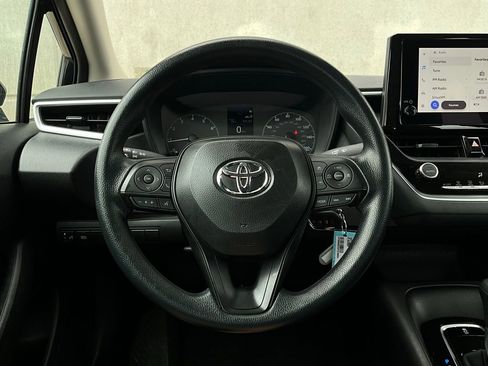 Used 2025 Toyota Corolla LE image 28