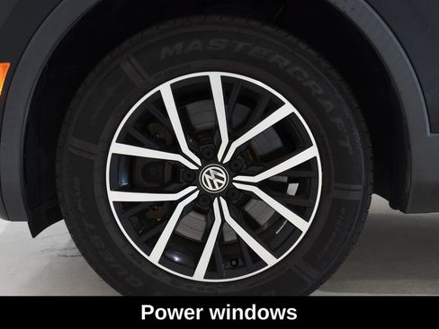 Used 2021 Volkswagen Tiguan SE w/ Panoramic Sunroof Package FWD image 10