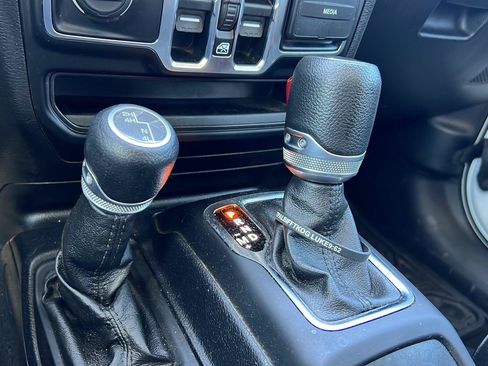 Used 2021 Jeep Wrangler Unlimited Sport AWD/4WD image 20