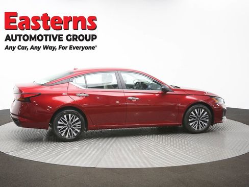 Used 2025 Nissan Altima 2.5 SV FWD image 43