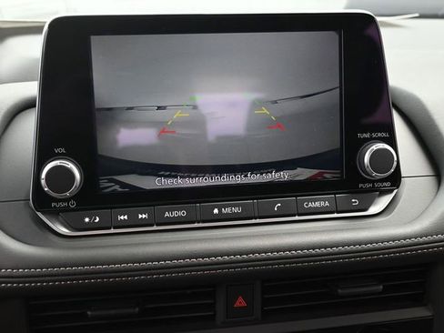 Used 2025 Nissan Rogue S image 12