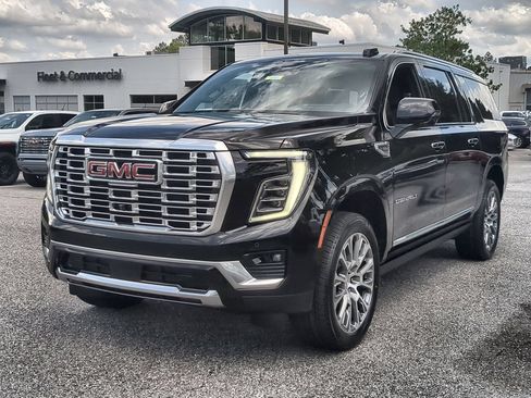 Used 2026 GMC Yukon XL Denali w/ Sun & Power Step Package AWD/4WD image 4