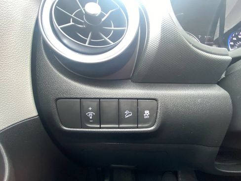 Used 2022 Hyundai Kona SEL AWD/4WD image 16