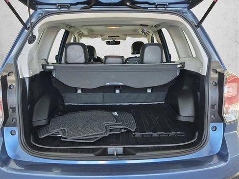 Used 2017 Subaru Forester 2.5i Touring AWD/4WD image 6