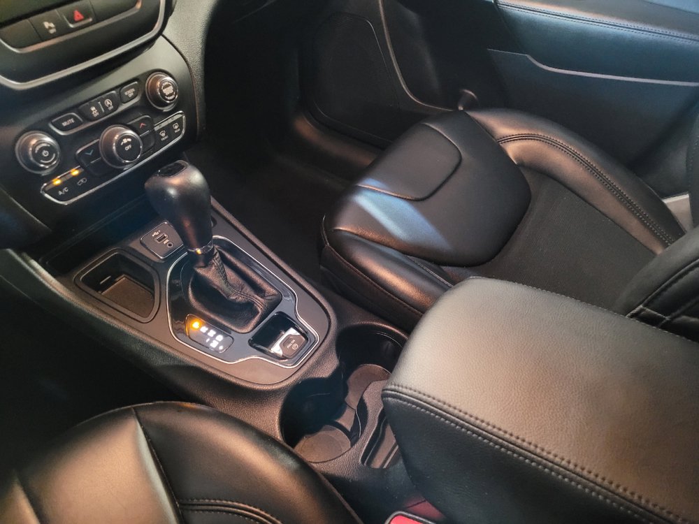 Used 2020 Jeep Cherokee Latitude Plus FWD image 26