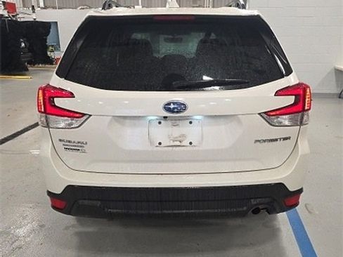 Used 2023 Subaru Forester Premium image 5