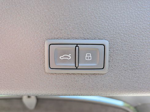 Used 2023 Audi e-tron Prestige w/ Prestige Package image 44