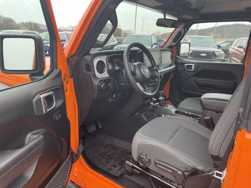 Used 2025 Jeep Wrangler Sport image 11