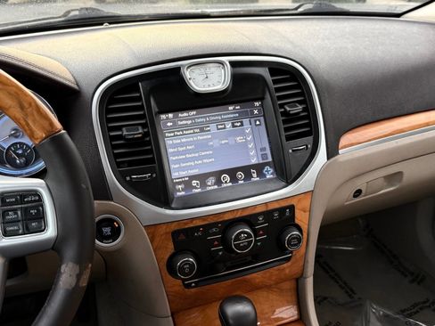 Used 2014 Chrysler 300 C RWD image 45