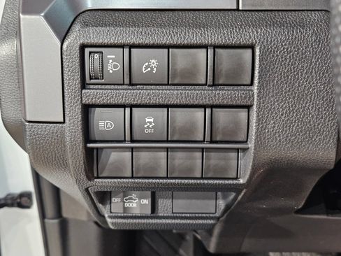Certified 2025 Toyota Tacoma SR5 AWD/4WD image 24