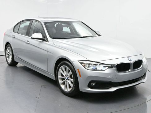 Used 2018 BMW 320i xDrive Sedan w/ Convenience Package AWD/4WD image 2