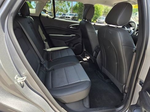 Used 2025 Chevrolet Trax LT w/ LT Convenience Package FWD image 20