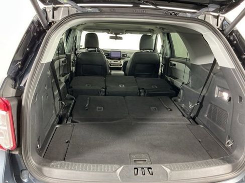 Used 2022 Ford Explorer XLT w/ Equipment Group 202A AWD/4WD image 32